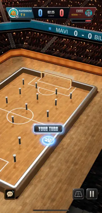 Partita di Nail Ball su un campo in legno con chiodi e porte